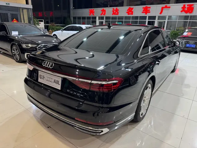 Audi A8 — Фото автомобиля 3