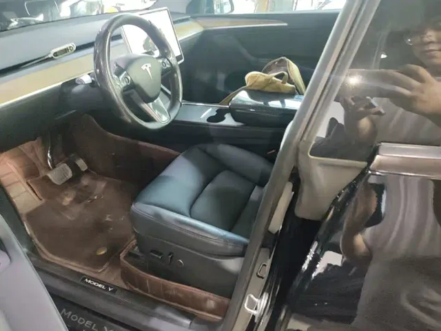 Tesla Model Y — Фото автомобиля 14