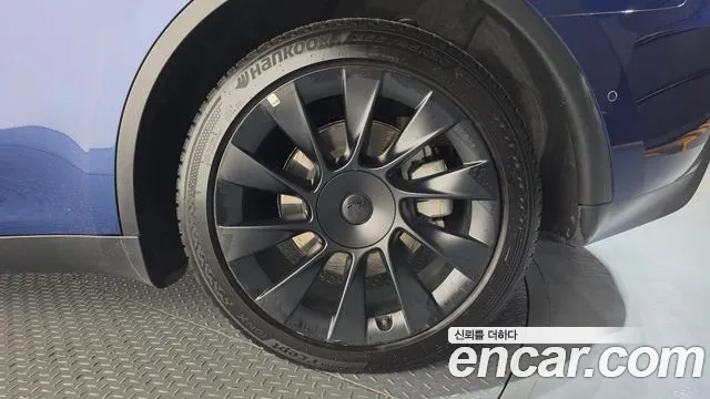 Tesla Model Y — Фото автомобиля 6