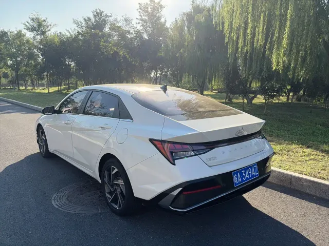 Hyundai Elantra — Фото автомобиля 6