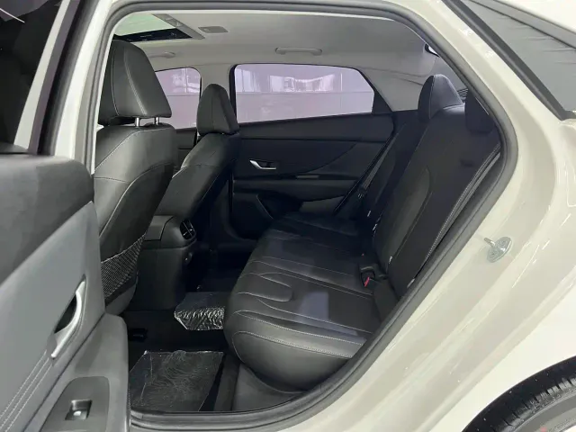 Hyundai Elantra — Фото автомобиля 9