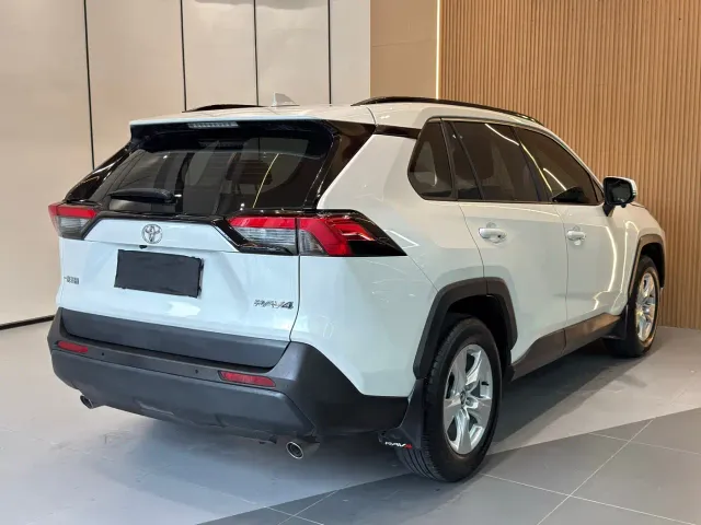 Toyota RAV4 — Фото автомобиля 17