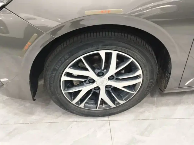 Geely Emgrand — Фото автомобиля 22