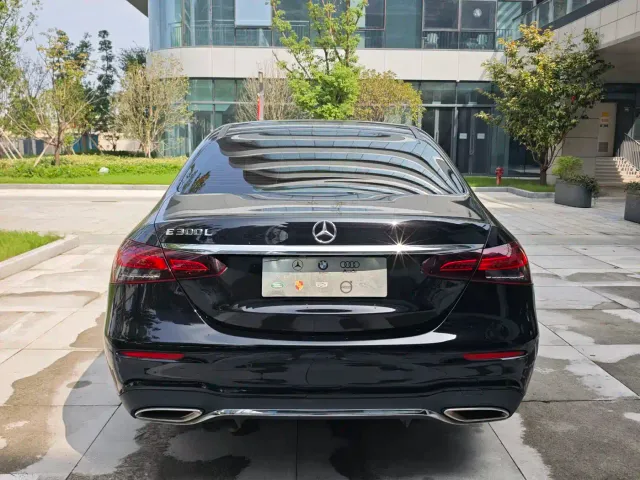 Mercedes-Benz E-Class — Фото автомобиля 5