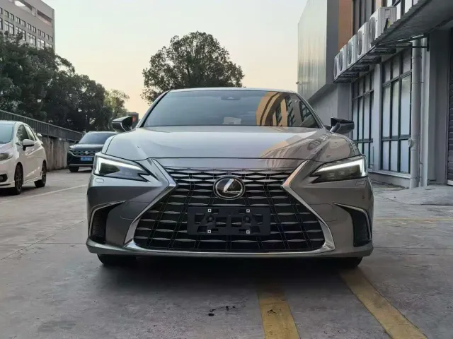 Lexus ES — Фото автомобиля 2