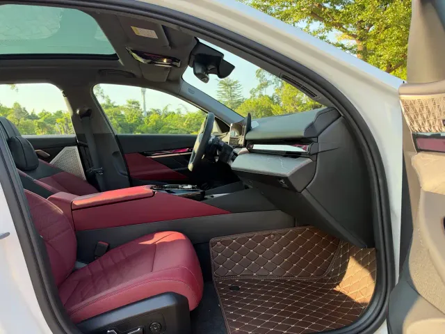 BMW 5 Series — Фото автомобиля 10