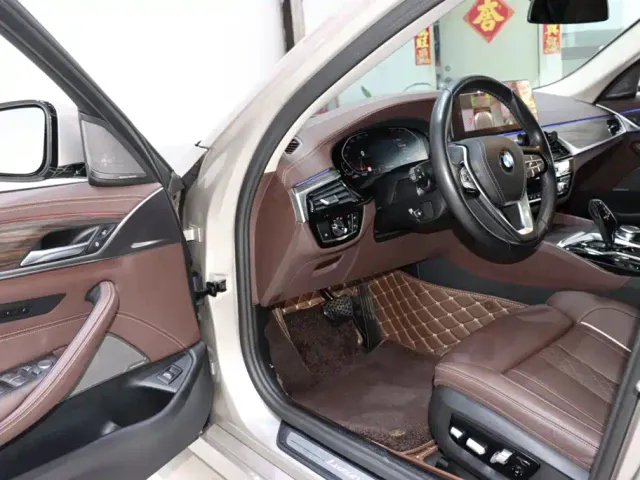 BMW 5 Series — Фото автомобиля 9