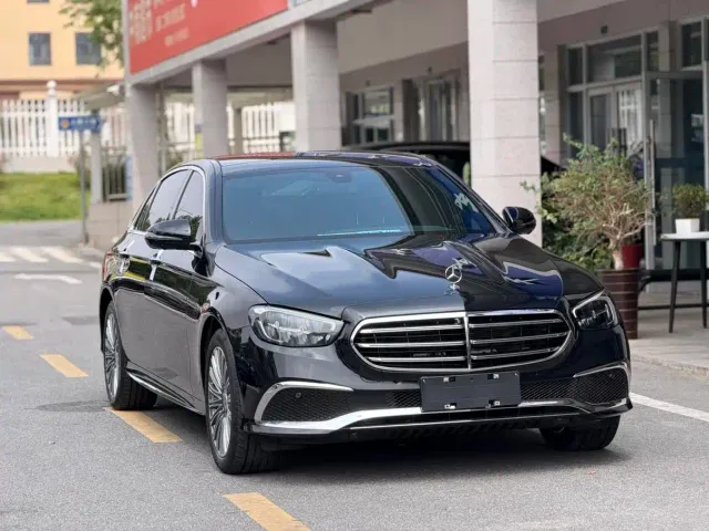 Mercedes-Benz E-Class — Фото автомобиля 4