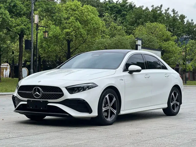 Фотография автомобиля — Mercedes-Benz A-Class