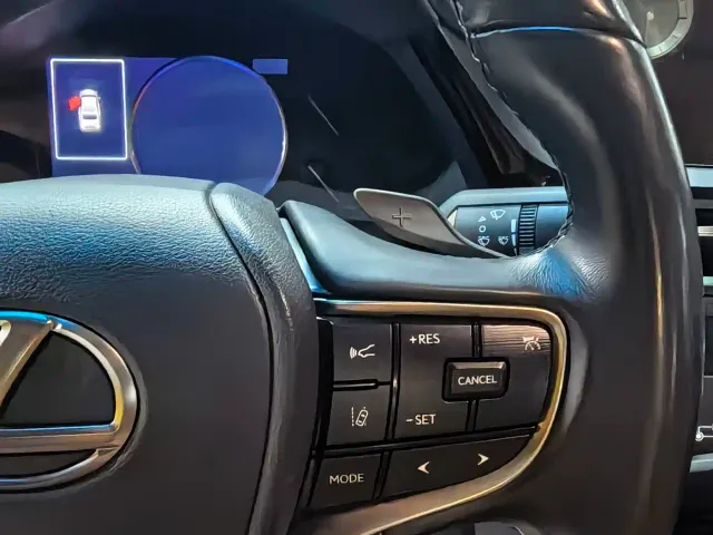 Lexus ES — Фото автомобиля 12