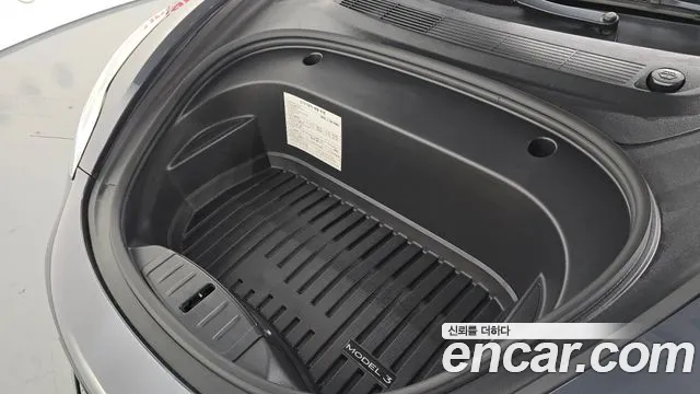 Tesla Model 3 — Фото автомобиля 9