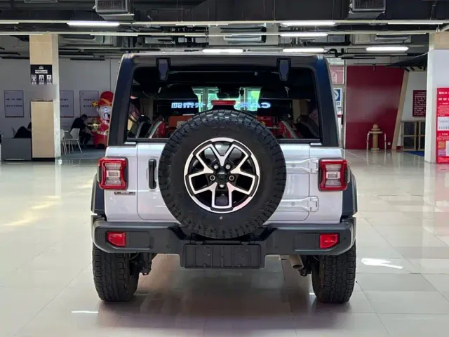 Jeep Wrangler — Фото автомобиля 5