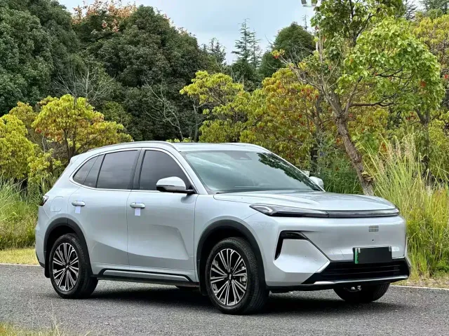 Geely Galaxy Starship 7 EM-i — Фото автомобиля 3