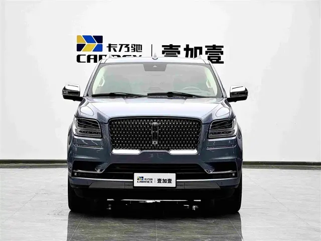 Lincoln Navigator — Фото автомобиля 2
