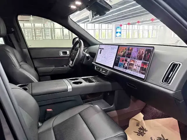 Li Auto L8 — Фото автомобиля 16