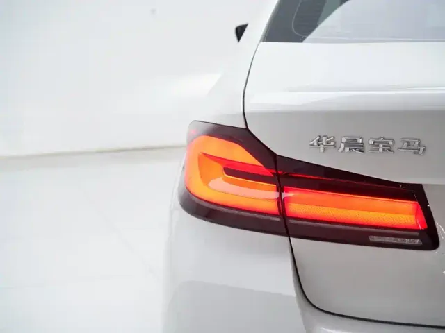 BMW 5 Series — Фото автомобиля 13
