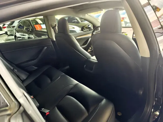 Tesla Model 3 — Фото автомобиля 9