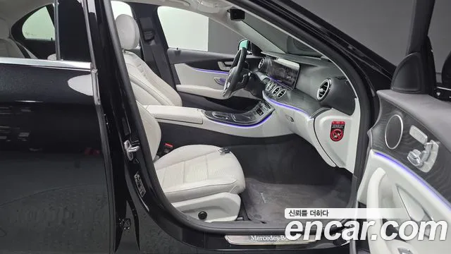 Mercedes-Benz E-Class — Фото автомобиля 23