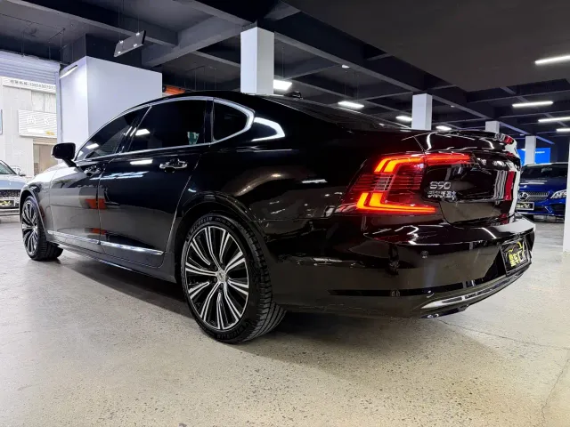 Volvo S90 — Фото автомобиля 11