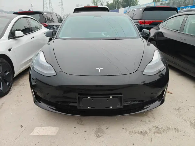 Tesla Model 3 — Фото автомобиля 2