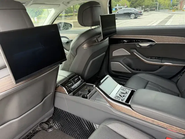 Audi A8 — Фото автомобиля 11