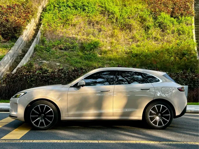 Aito M5 — Фото автомобиля 4