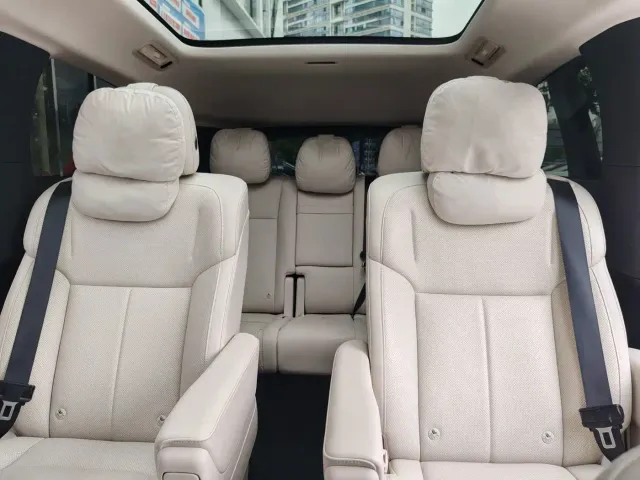 Li Auto MEGA — Фото автомобиля 16