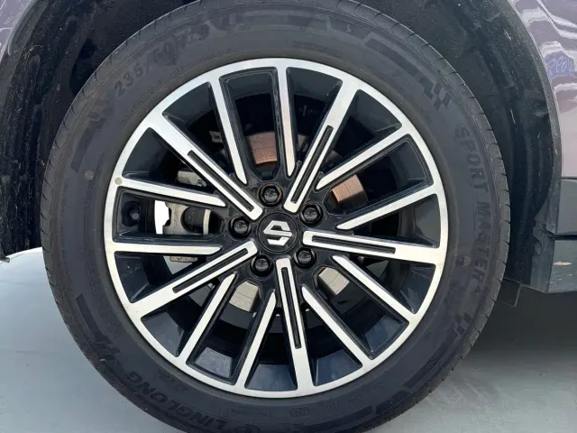 Leapmotor B10 — Фото автомобиля 12