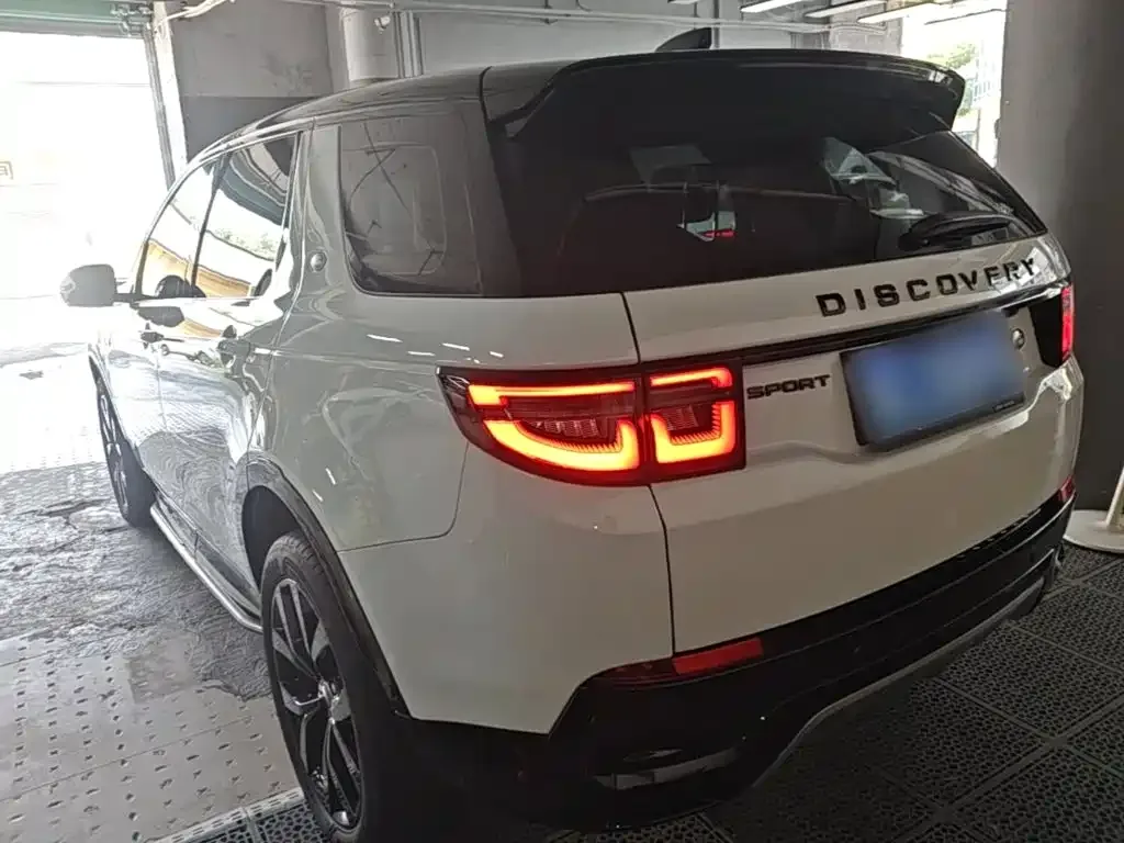 Land Rover Discovery Sport 2024 Luxury Custom Edition — Фото автомобиля 4