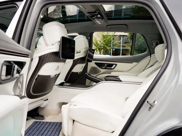 Mercedes-Benz Maybach EQS SUV — Фото автомобиля 13