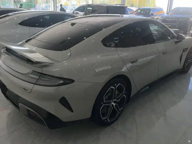 Xiaomi SU7 — Фото автомобиля 3