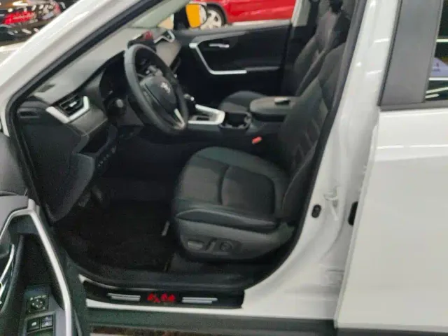 Toyota RAV4 — Фото автомобиля 9
