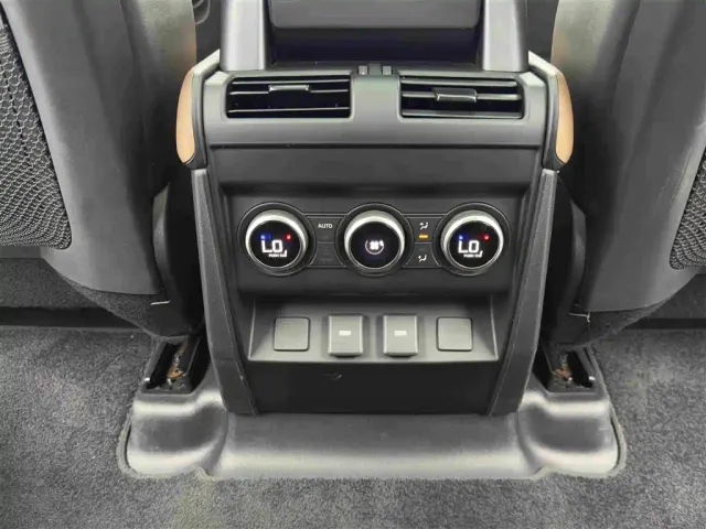 Land Rover Defender — Фото автомобиля 13