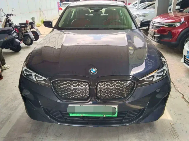 Фотография автомобиля — BMW i3