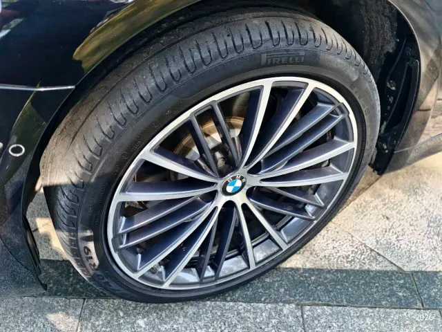 BMW 5 Series — Фото автомобиля 15