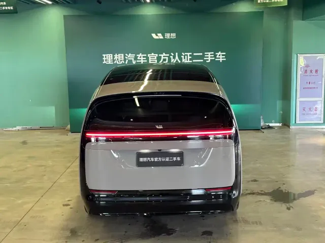 Li Auto MEGA — Фото автомобиля 5