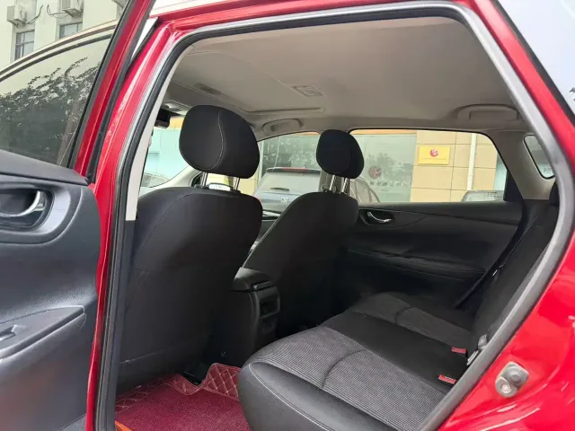 Nissan Tiida — Фото автомобиля 4