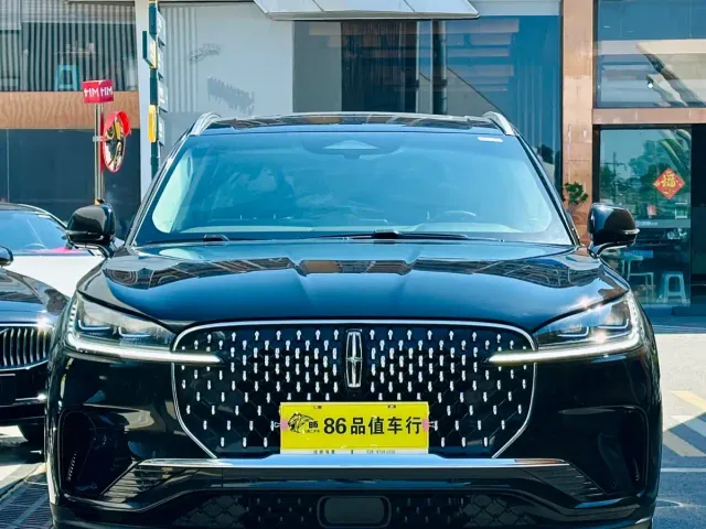 Lincoln Aviator — Фото автомобиля 2