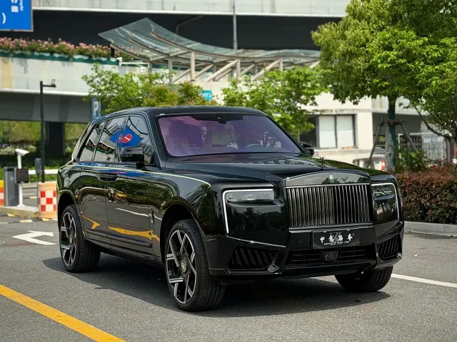 Rolls-Royce Cullinan — Фото автомобиля 3