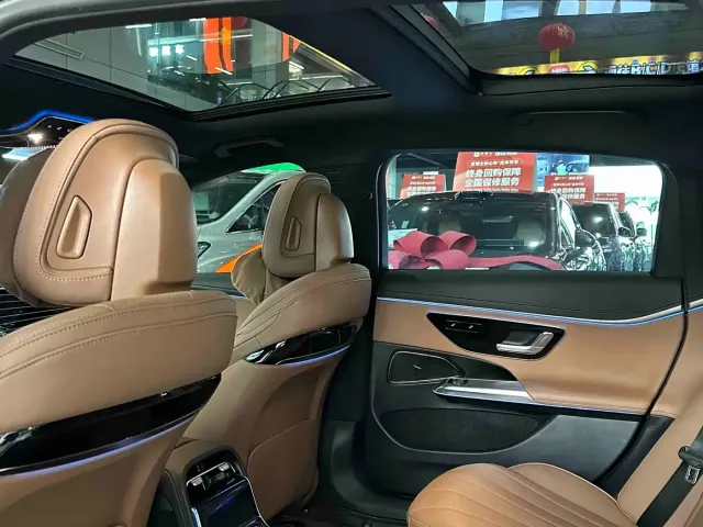 Mercedes-Benz E-Class — Фото автомобиля 11