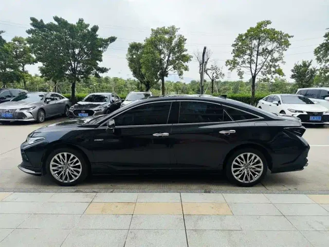 Toyota Avalon 2022 Hybrid 2.5L XLE Premium Edition — Фото автомобиля 3