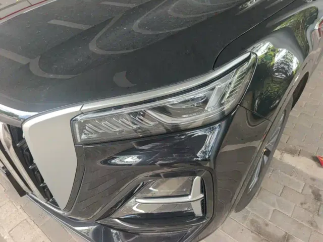 Hongqi HS5 — Фото автомобиля 17