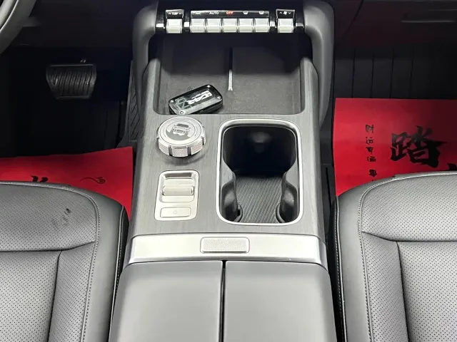 iCAR V27 — Фото автомобиля 24