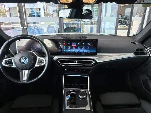 BMW i4 — Фото автомобиля 11