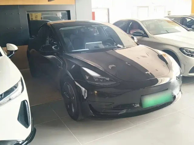 Tesla Model 3 — Фото автомобиля 3