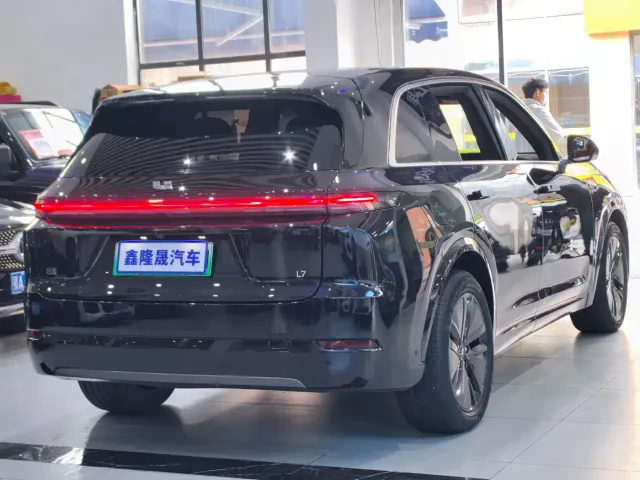 Li Auto L7 — Фото автомобиля 14