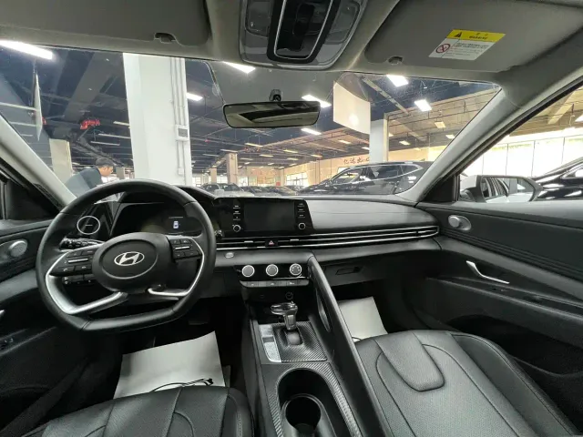 Hyundai Elantra — Фото автомобиля 23