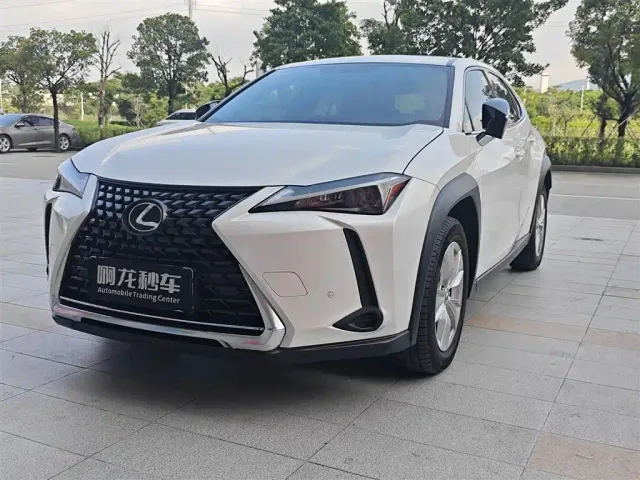 Фотография автомобиля — Lexus UX