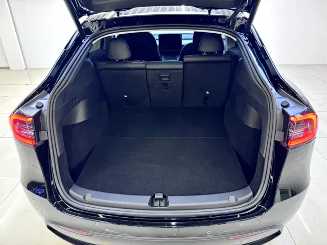 Tesla Model Y — Фото автомобиля 18