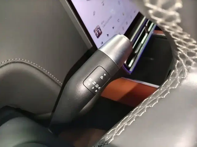 Li Auto L8 — Фото автомобиля 13